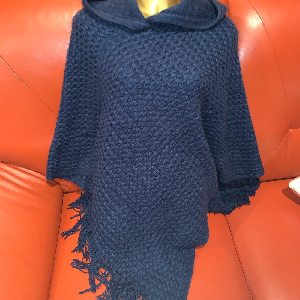 Beautiful hooded poncho - Picture 6 of 6